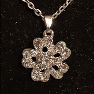 17” silver plated necklace diamond cut four leaf clover w/16 prong set crystals